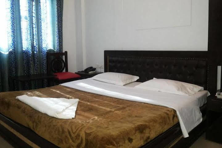 دهرادون Oyo 26602 Hotel Shubham المظهر الخارجي الصورة